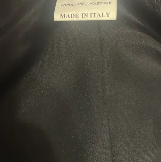 Gilet in pelliccia grigia con cappuccio