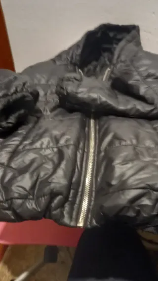 Anorak negro con capucha