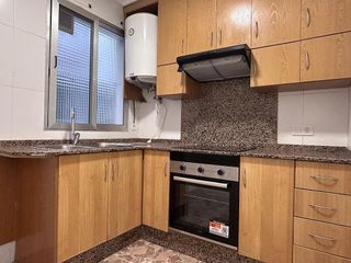 Piso en alquiler en Avda. de Abril. - 9 de octubre en Sagunto