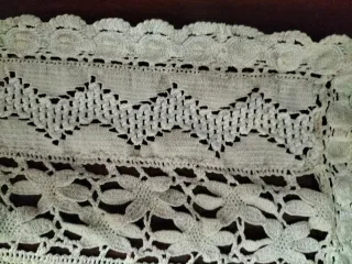 Camino de mesa de encaje