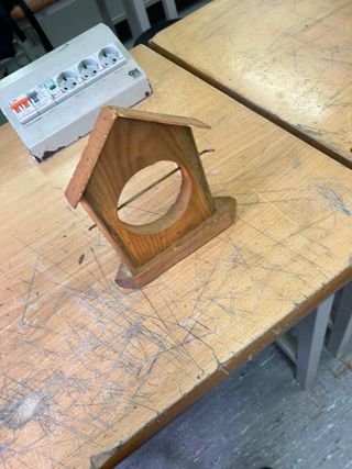 Comedero para pájaros de madera