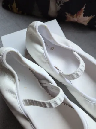 Zapatos de comunión blancos con flores