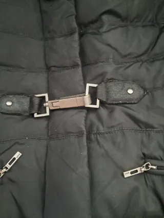 Abrigo de plumas negro