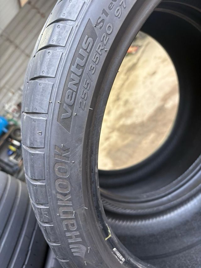 Neumáticos 255/35R20