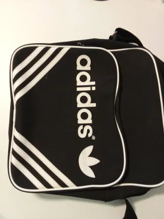 Bandolera Adidas Negra y Blanca