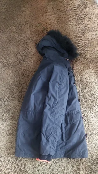 Parka Superdry negra con capucha de pelo talla L