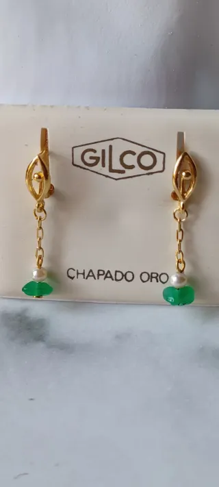 Pendientes chapados oro detalle piedra y perla.
