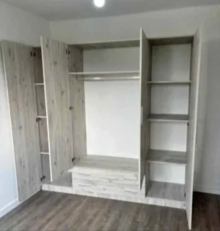 Armario blanco de madera