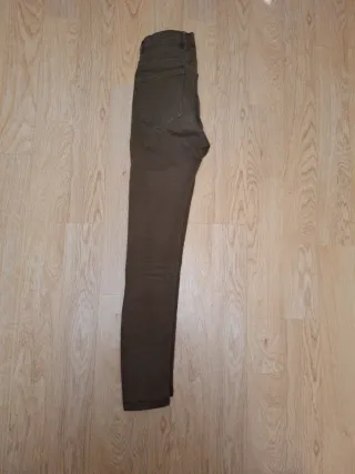 Pantalón pitillo verde Stradivarius Talla 36