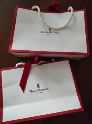 Bolsa de papel Elizabeth Arden