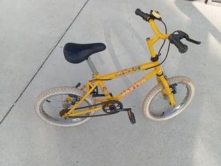 Bicicleta infantil amarilla
