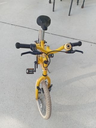 Bicicleta infantil amarilla