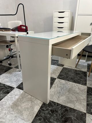 Mesa IKEA MALM blanca y cristal