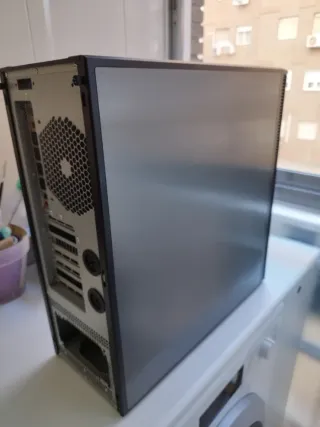 Torre PC Negra y gris oscura