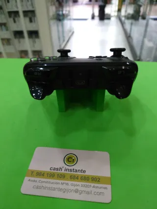 Mando de consola negro