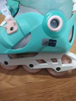 Patines en línea color turquesa y rosa