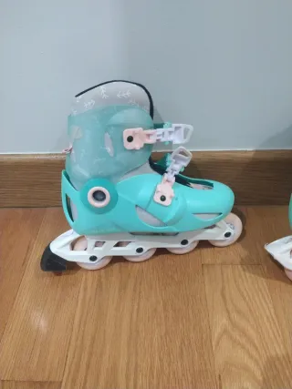 Patines en línea color turquesa y rosa