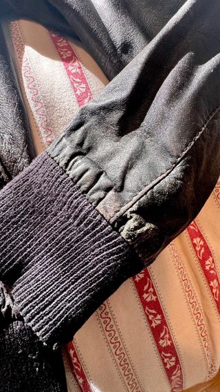 Cazadora bomber piel negra