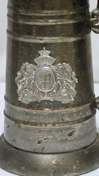 Recipiente alemán antiguo para tabaco