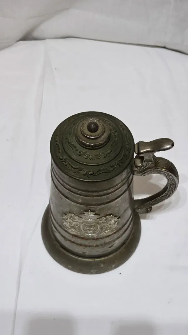 Recipiente alemán antiguo para tabaco