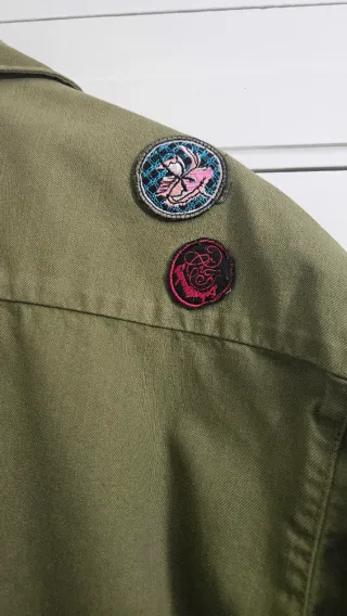 Chaqueta militar verde con parches Talla S