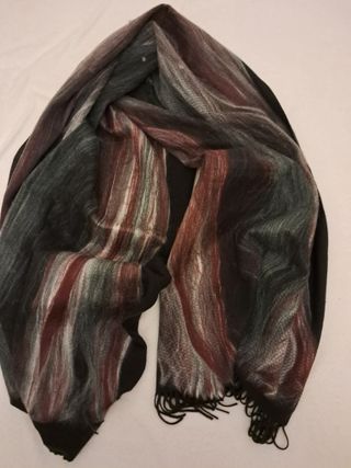 2 bufandas beige y multicolor