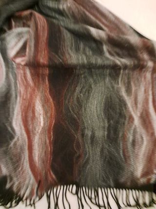 2 bufandas beige y multicolor