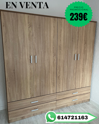 Armario de madera color beige y marrón