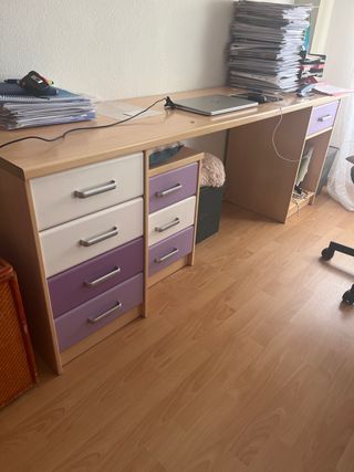 Escritorio madera y plástico