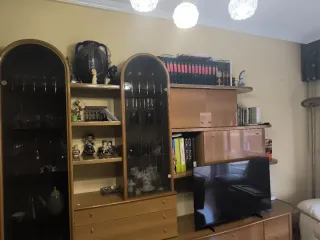 Mueble de salón madera y cristal