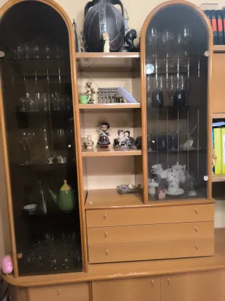 Mueble de salón madera y cristal