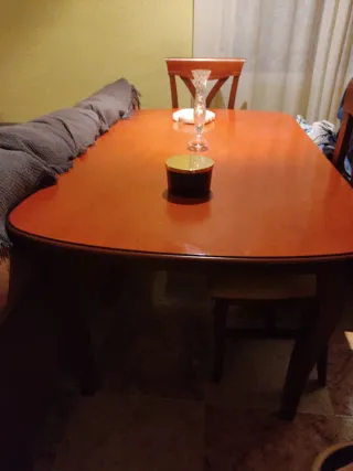 Mesa de comedor clásica con 4 sillas