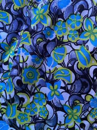 Falda estampada flores azules y verdes