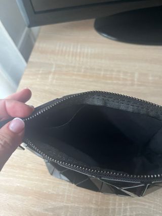 Bolso negro geométrico