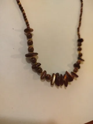 Collana in vetro marrone e oro