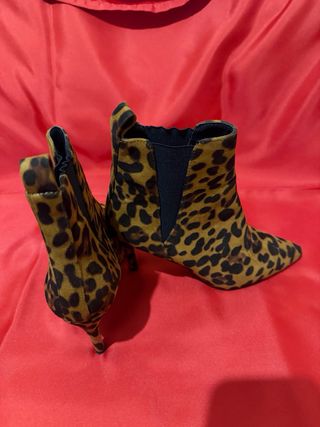 Botines tacón estampado leopardo