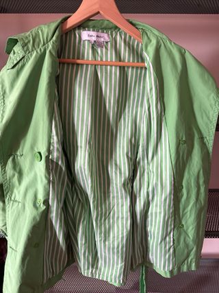 Gabardina corta Zara verde