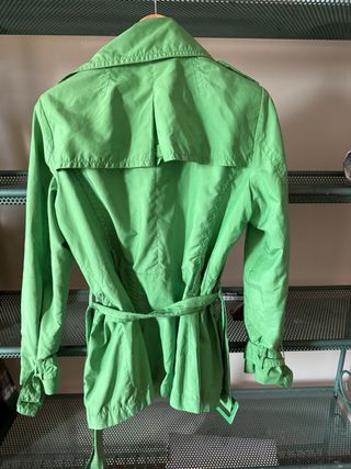 Gabardina corta Zara verde