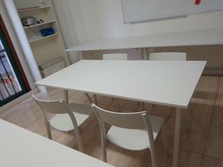 Mesa y 4 Sillas Blancas IKEA