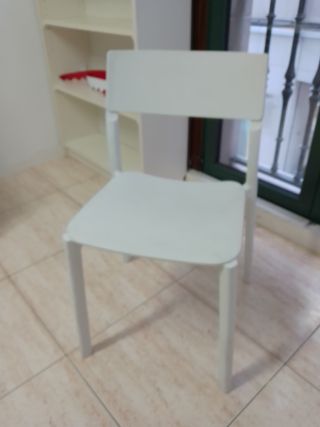 Mesa y 4 Sillas Blancas IKEA