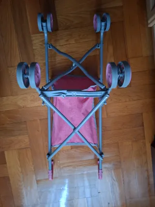 Carrito de muñecas rosa