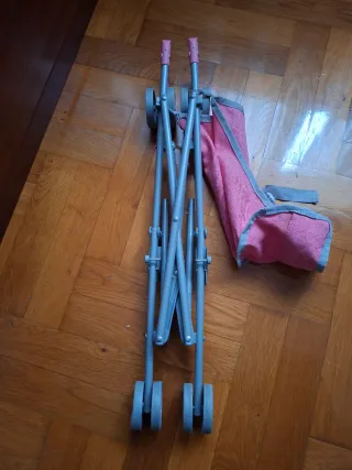 Carrito de muñecas rosa