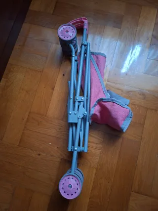 Carrito de muñecas rosa