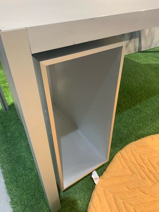 Mesa de oficina grande metálica