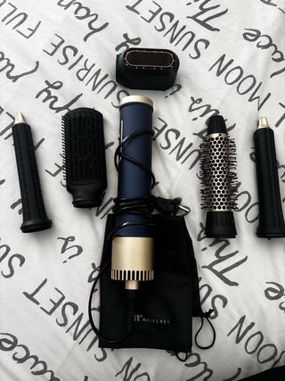 Moldeador pelo , con 5 cabezales cambiables .