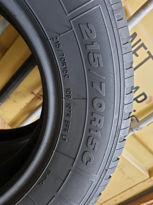 Se vende 2 Neumáticos Furgonete perfecto estado