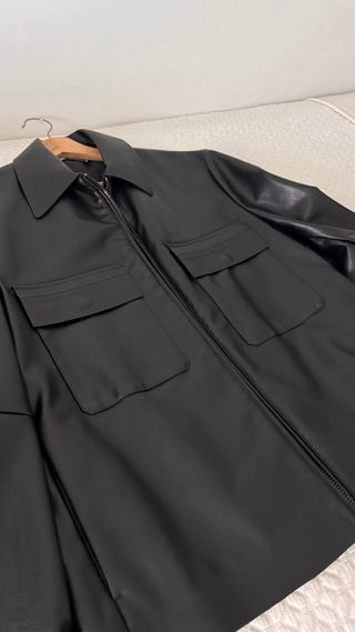 Sobrecamisa efecto piel Zara