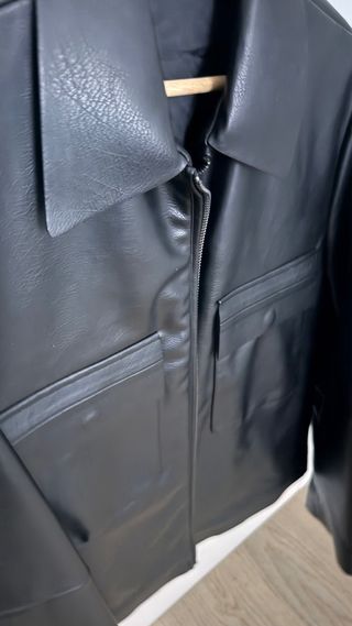 Sobrecamisa efecto piel Zara