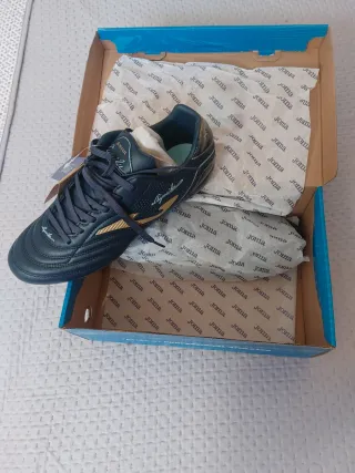 Botas de fútbol Joma sin estrenar. Talla 40.