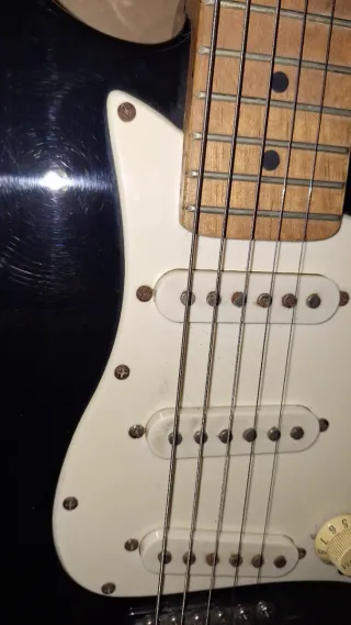 Guitarra Eléctrica Behringer Negra